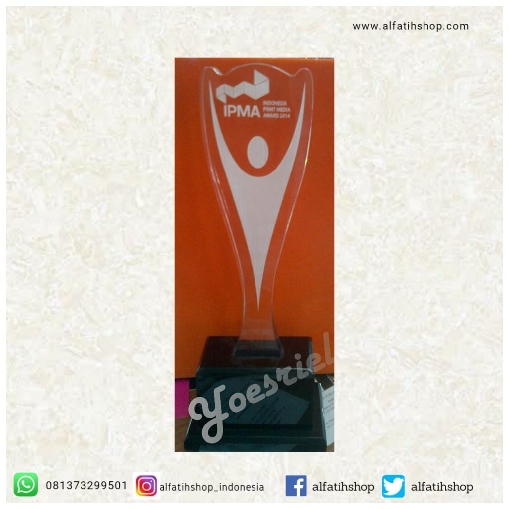 Piala Acrylic