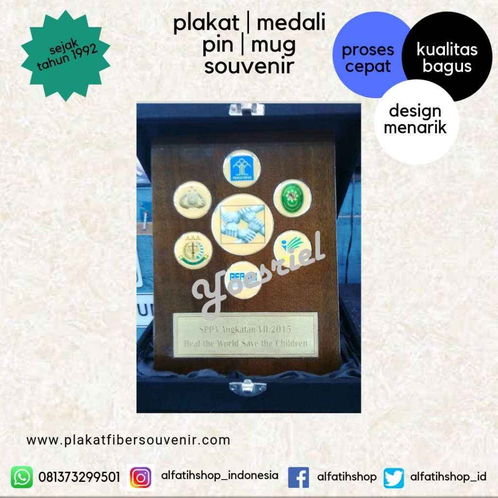 Plakat Kayu Unik