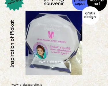 Plakat Akrilik Kenang-Kenangan Webinar Acara Kesehatan dan Kecantikan