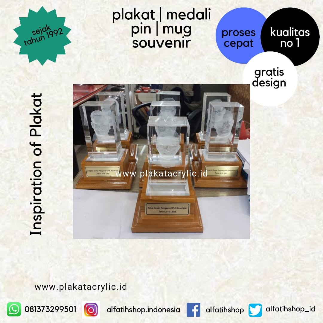 Plakat Kristal Ketua Dewan Pengawas BPJS Kesehatan