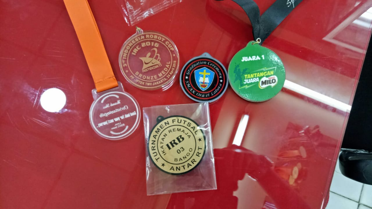 Medali Akrilik