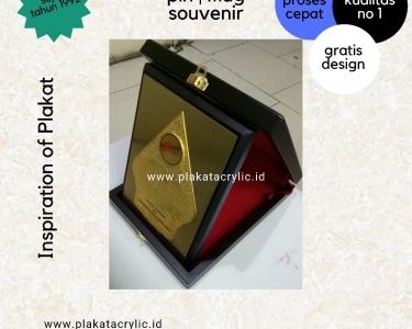 Plakat Kayu Unik