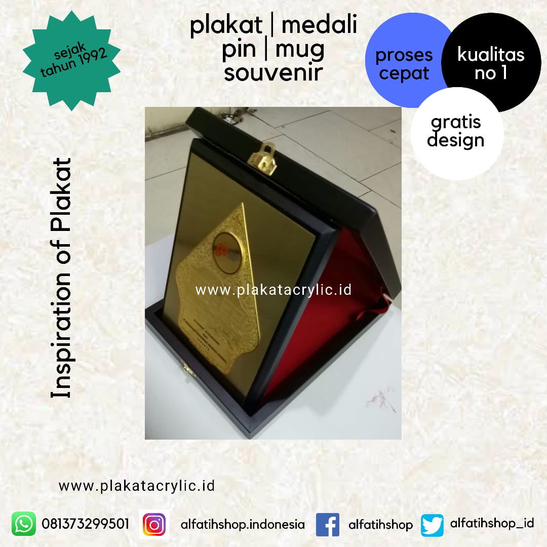 Plakat Kayu Unik