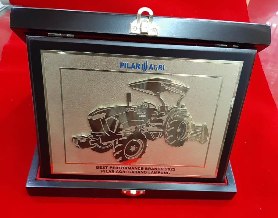 Plakat Kayu Pilar Agri
