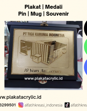 Plakat Kayu Anniversary Perusahaan PT Tiga Karunia Indonesia