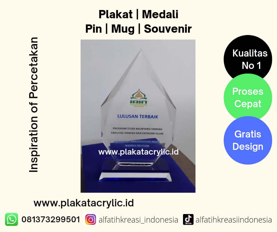 Plakat Akrilik Lulusan Terbaik IAIN