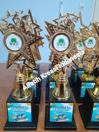 Piala Plastik